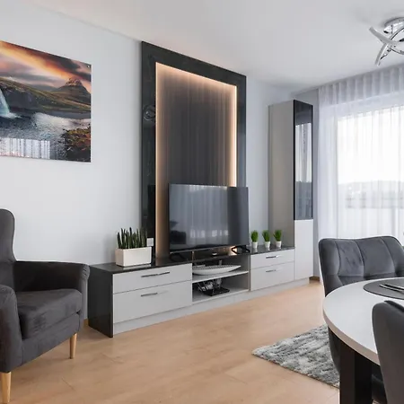 Ksiezycowy Z Garazem Fv Vat Apartamento Nowy Sącz